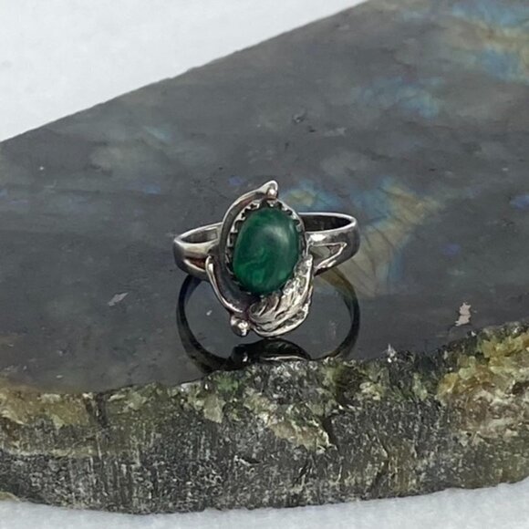 Sterling Silver 925 Southwest Oval Bezel Set Malachite Ring Leaf Accent Size 5.5 - Picture 2 of 16